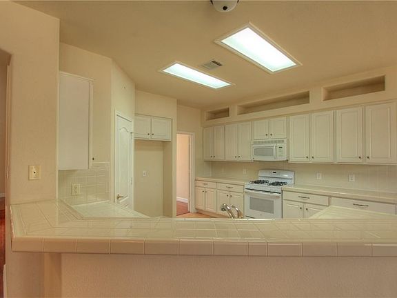 4th image of 2403 Branum Dr