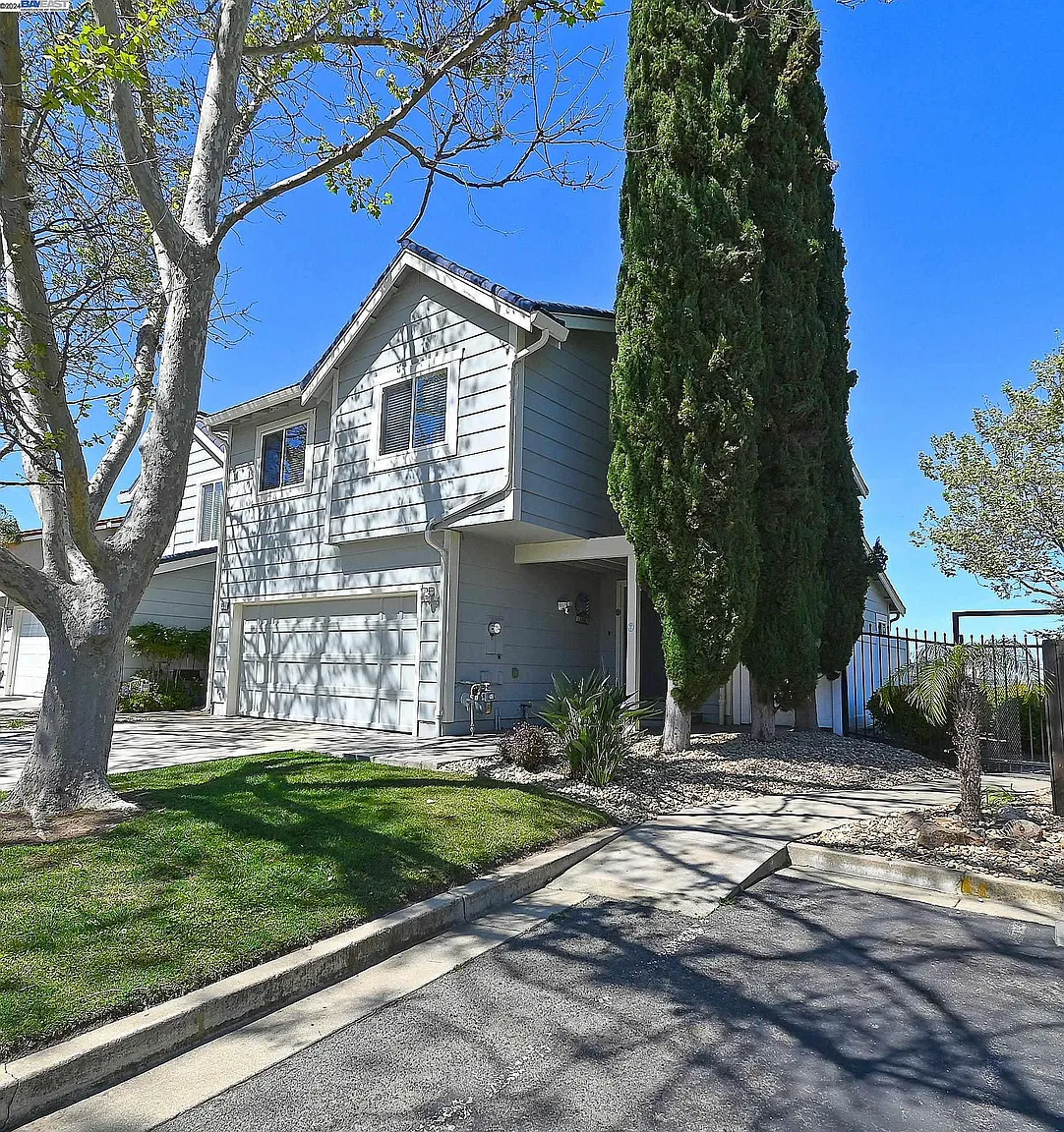 145 Shoreline Dr photo 1