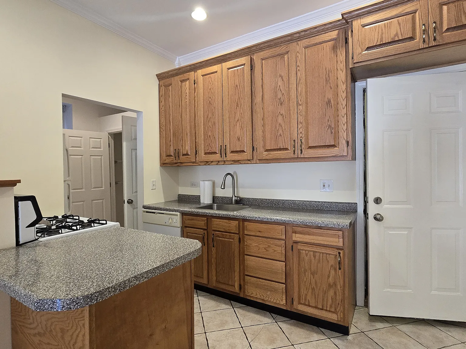 1 bed, 650 sqft, $1,995 — Photo 4