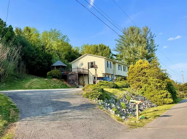 203 Fair St, Pounding Mill, VA 24637