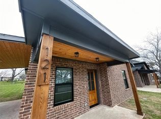 121 W Sears St, Denison, TX 75021