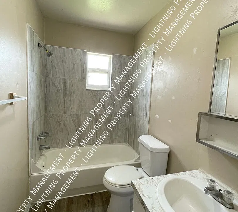 199 NW 9th Ave #11