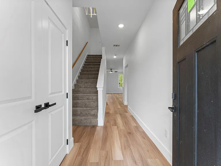 8205 Carver Rd #B — Photo 2