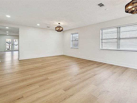 4th image of 3808 Glenoak Dr