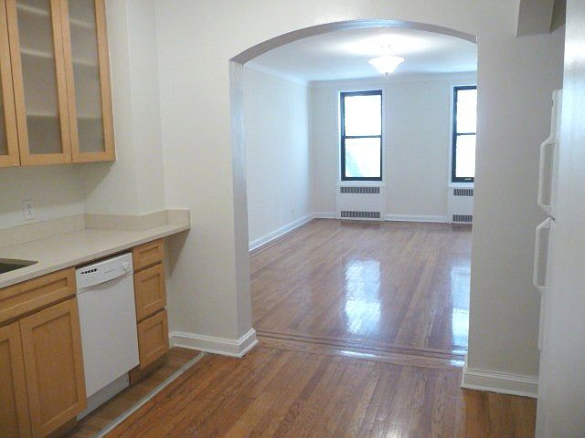 1st image of 239 E 33rd St #3L