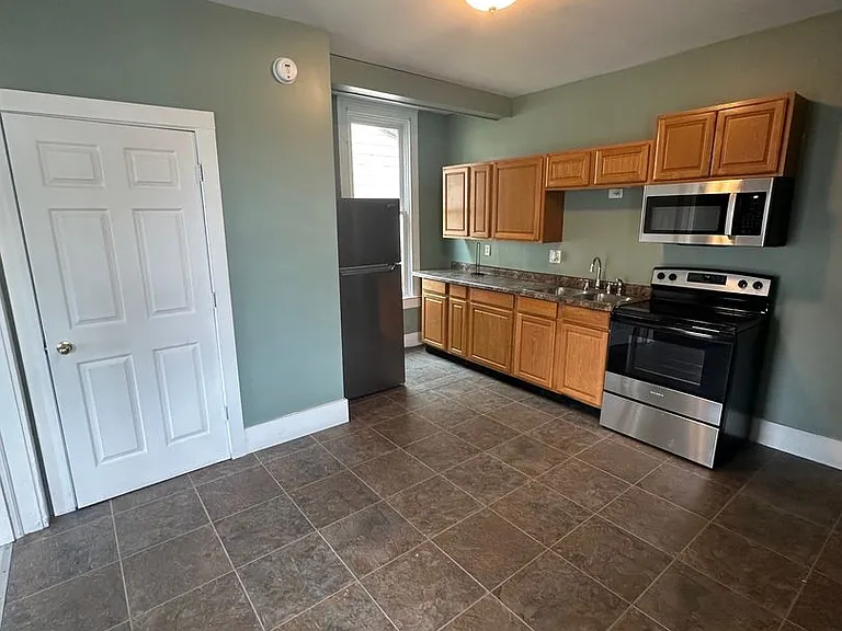 1141 Chestnut St — Photo 6