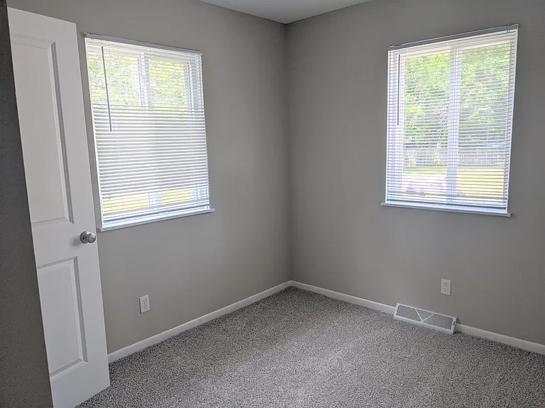 2497 Briarwood Dr — Photo 6