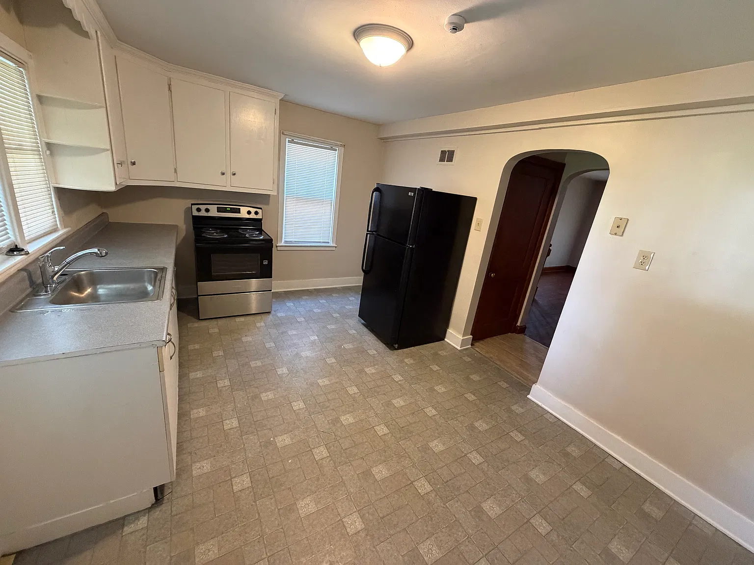 3 bed, 1.5 bath, 1300 sqft, $1,680 — Photo 3