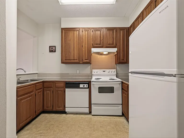 2211 S Braeswood Blvd #23C — Photo 6