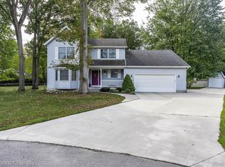 437 Forest Ln, Marysville, MI 48040