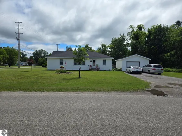 501 9th Ave, Tawas City, MI 48763
