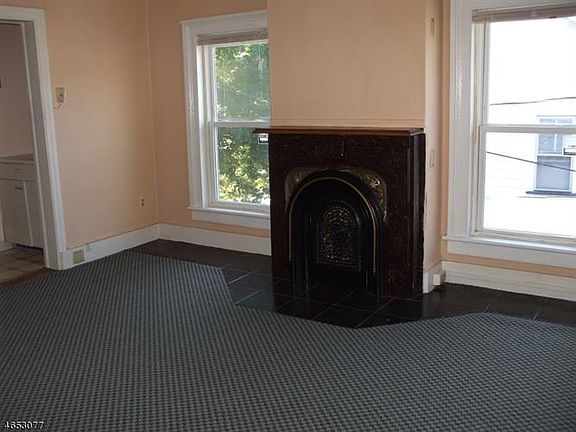 4th image of 24 Hamburg Ave
