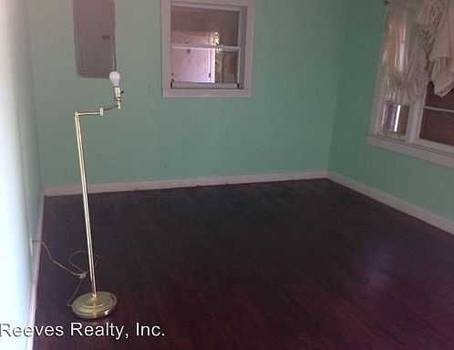 2nd image of 929 Nellie St