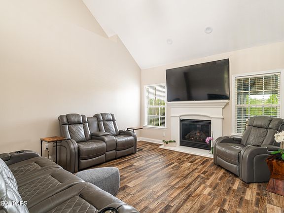 3rd image of 505 Jockey Club Ln