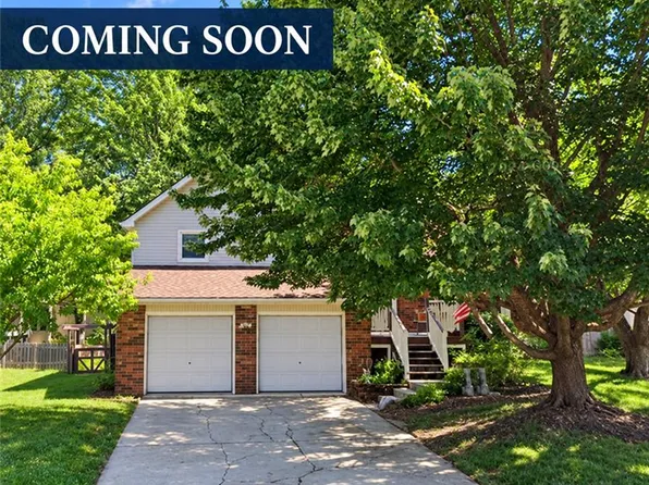1944 E Sleepy Hollow Dr, Olathe, KS 66062