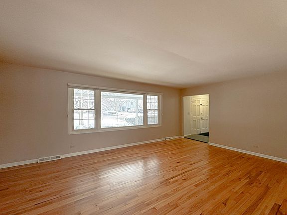 3rd image of 22W269 Glen Valley Dr