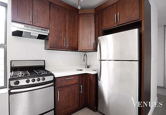 5th image of 2228 1st Ave #10B