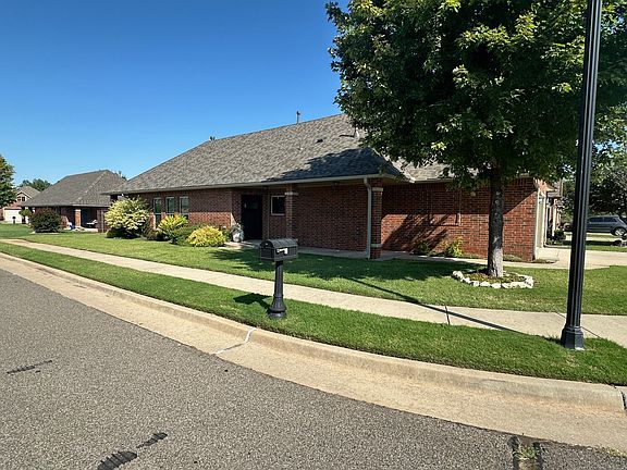 2nd image of 1217 SW 85th Ter