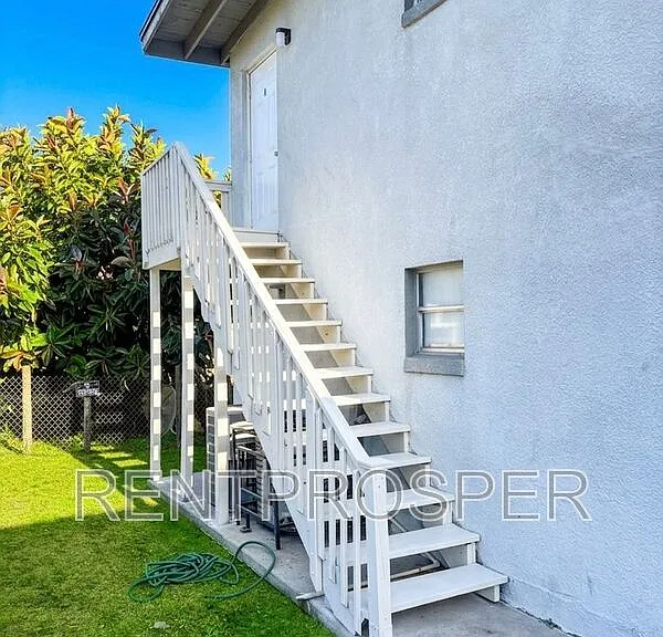 740 W Robinson St #UPPER — Photo 7
