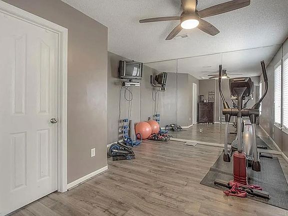 5th image of 6007 Hilltop Dr