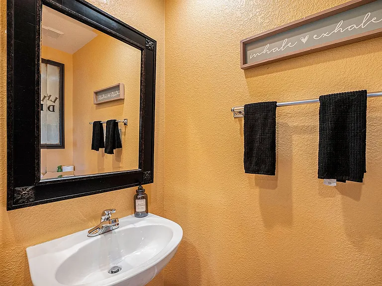 348 Smith Cir — Photo 8