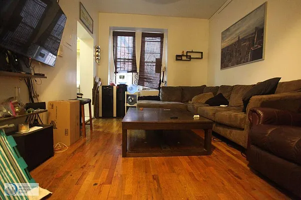 Rented by Metropolitan Property Group | media 38