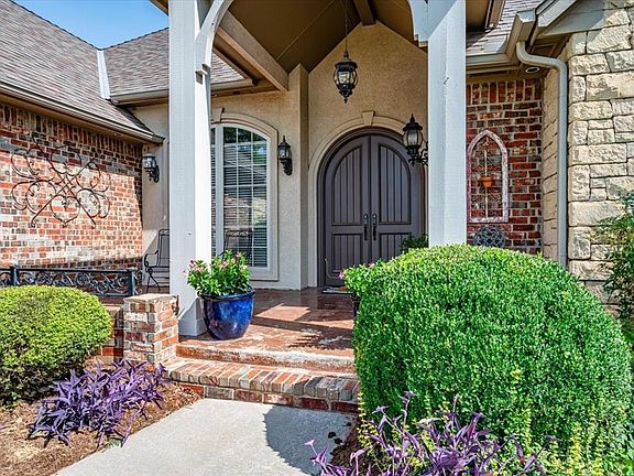 3rd image of 1213 Excalibur Ct