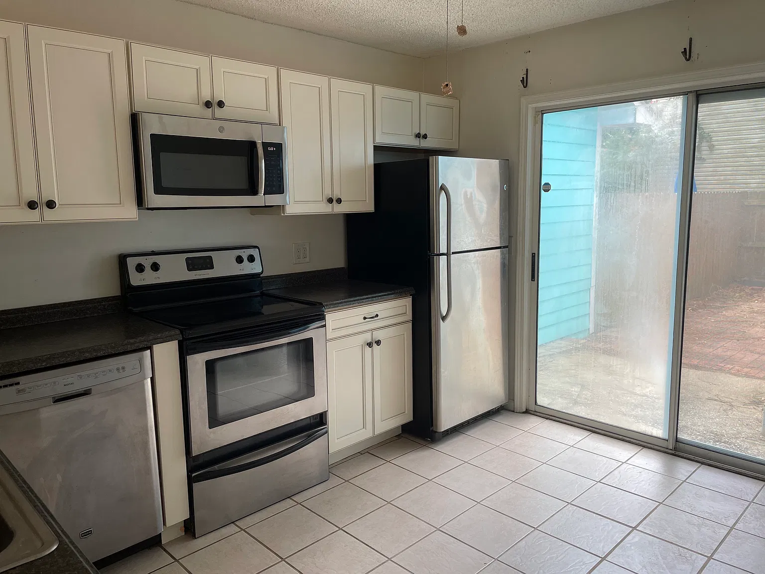 2 bed, 1.5 bath, 1000 sqft, $1,250 — Photo 4