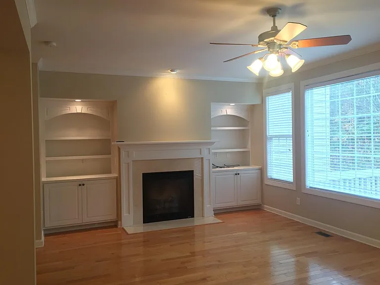 321 Bridgegate Dr — Photo 2