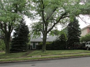 416 Ridgewood Ave, Paramus, NJ 07652