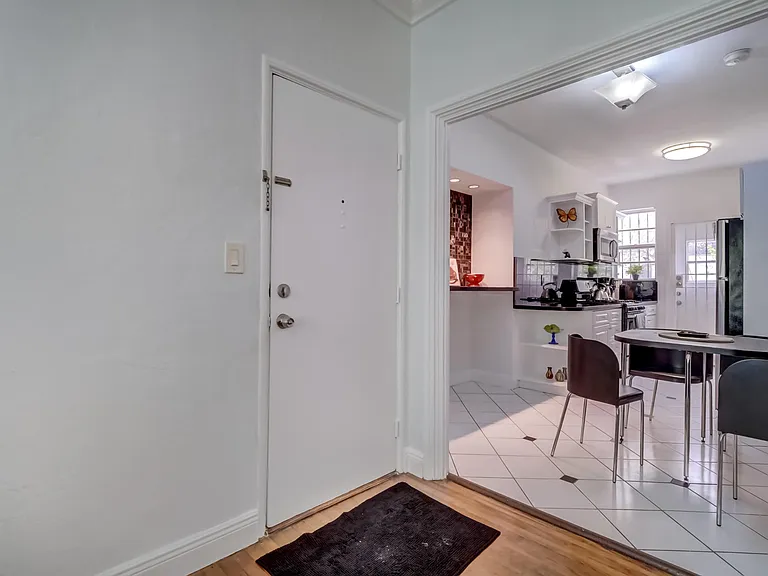 825 Jefferson Ave #2 — Photo 3