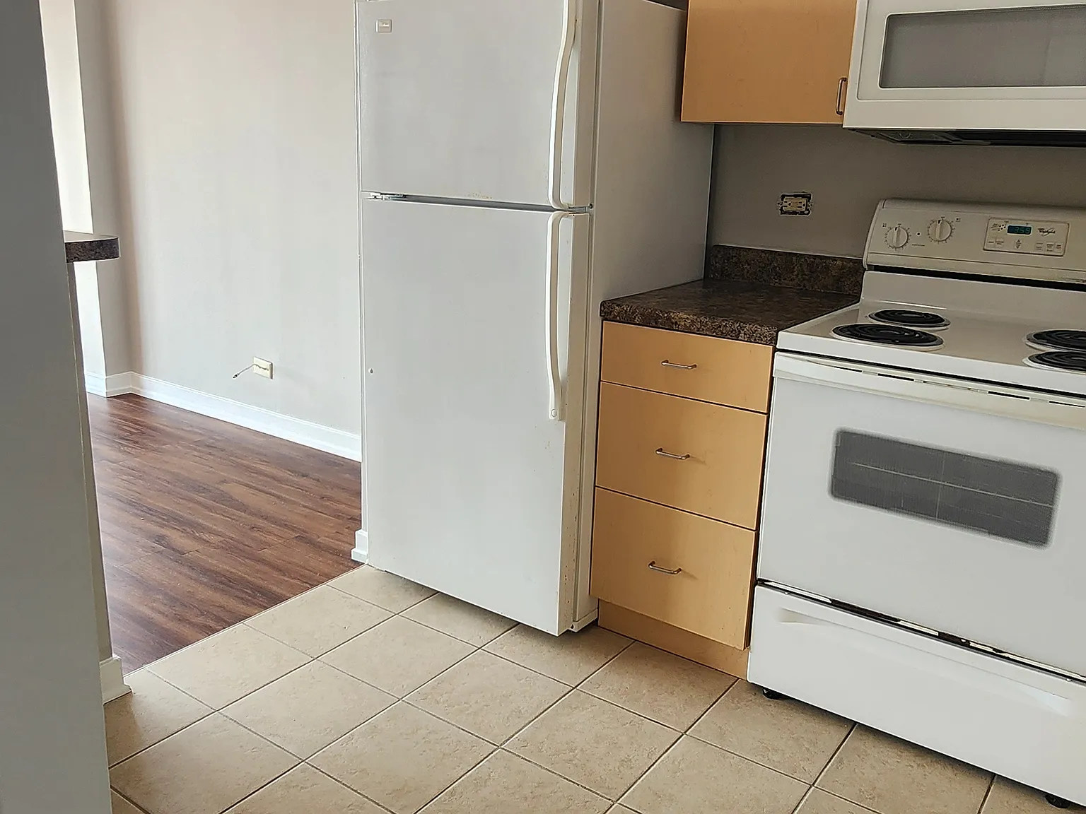 2 bed, 2.0 bath, 968 sqft, $3,155 — Photo 3