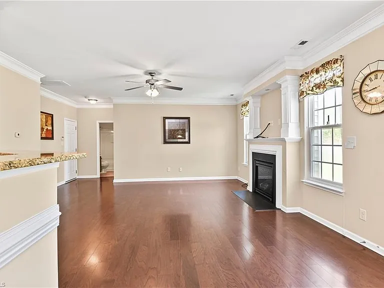 2611 Leighswood Dr — Photo 2
