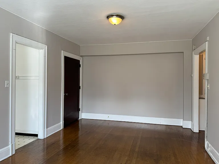 Sherwood Apartments — Photo 3
