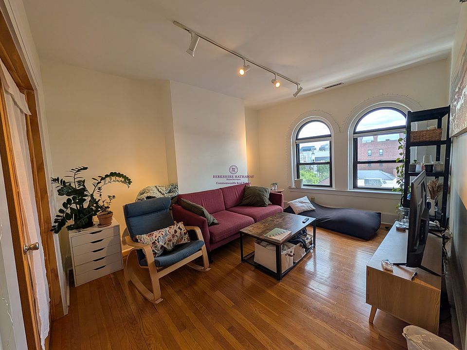 1st image of 7 Brookline St APT 8