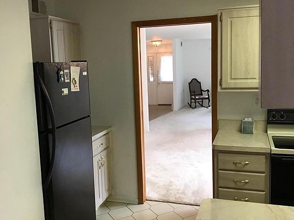 4th image of 167 Buckingham Drive N