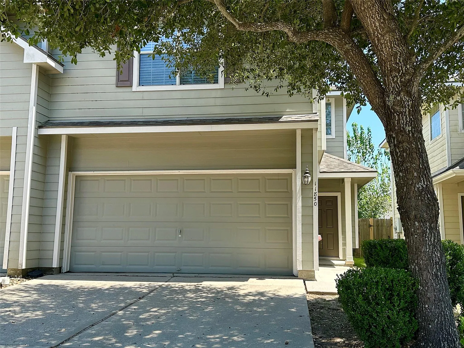 3 bed, 3.0 bath, 1575 sqft, $2,050 — Photo 2