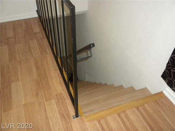 4th image of 5098 Village Dr