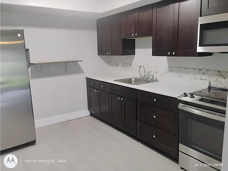 26 SW 6th St #2 — Photo 10