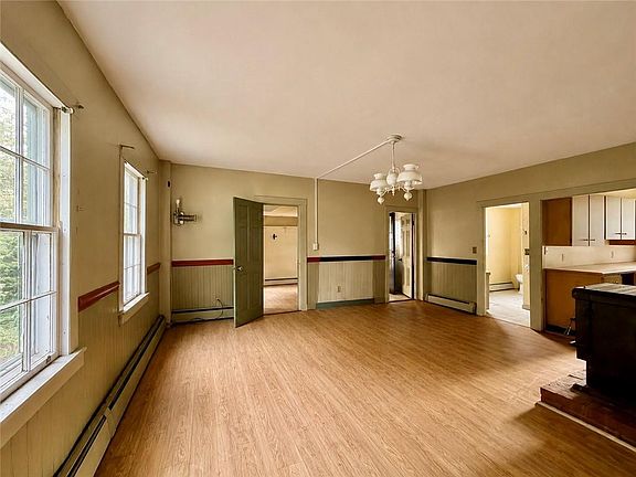 3rd image of 102 Colvintown Rd