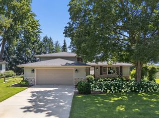 66 Feece Dr, Batavia, IL 60510