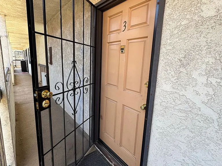 1004 E Garfield Ave — Photo 3
