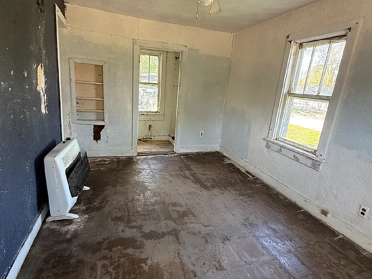 1700 W Grand Ave — Photo 3