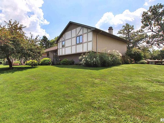 4th image of 235 Whispering Oaks Dr