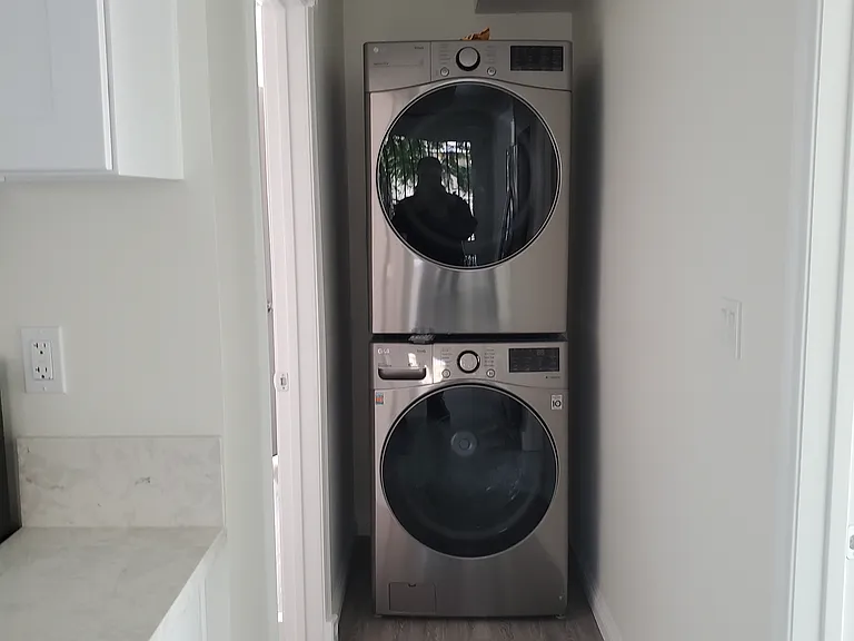 5306 Romaine St — Photo 15
