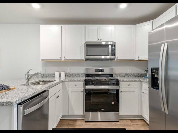 3rd image of 270 Ivory Shadow Rd