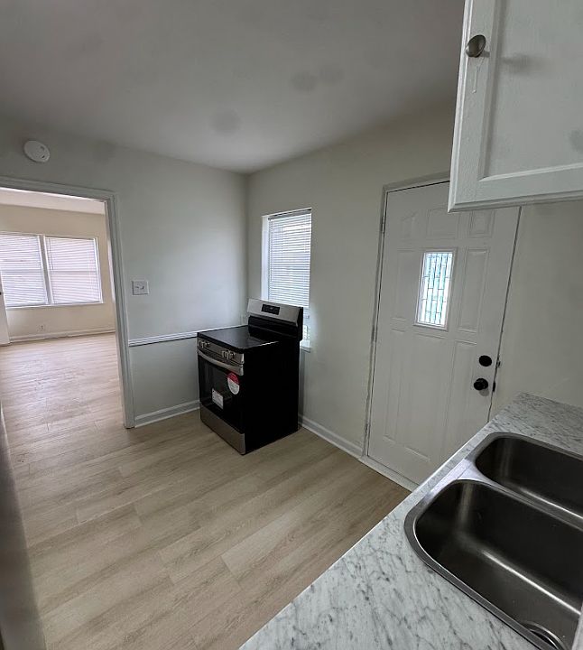 1st image of 1511 N Chester Ave