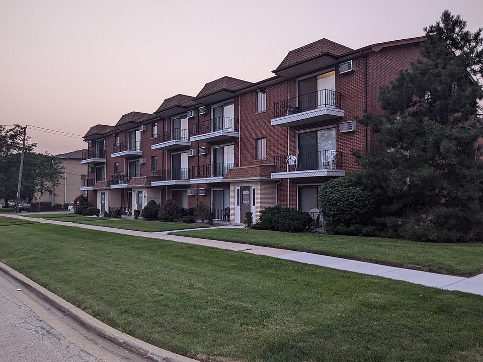 5630-42 W 107th-front