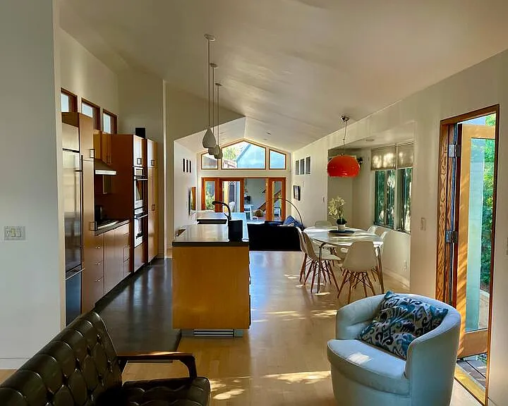 Great room - beautiful indoor outdoor feel, high ceilings, perfect light and air flow