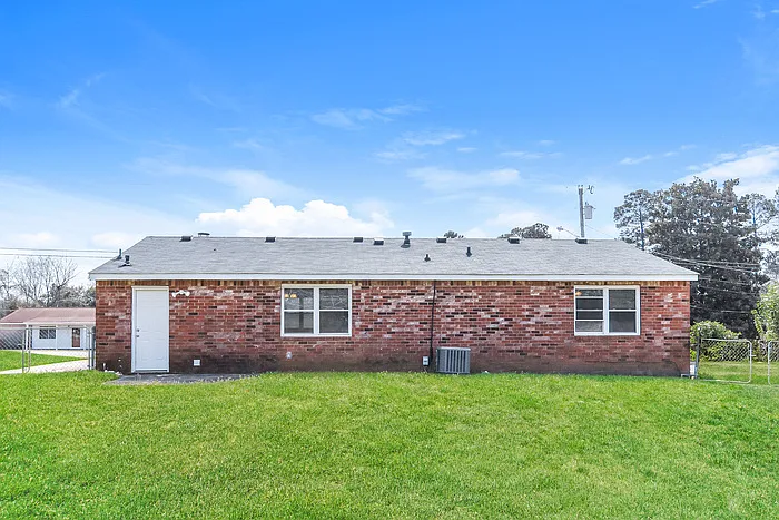 2391 Richwood Dr — Photo 6